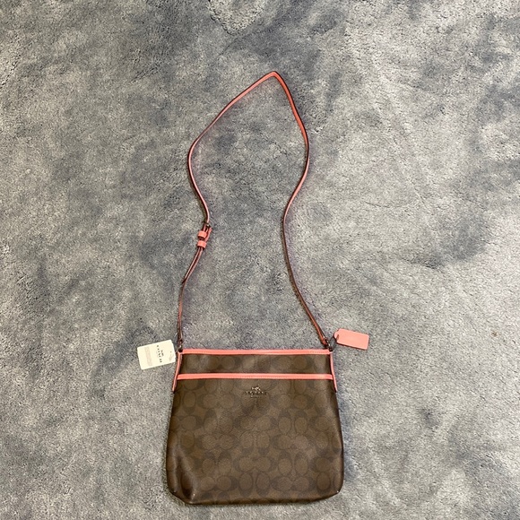 Coach Crossbody Bag with Zipper - Pink and Signature Coach Design - NWT - Picture 2 of 8